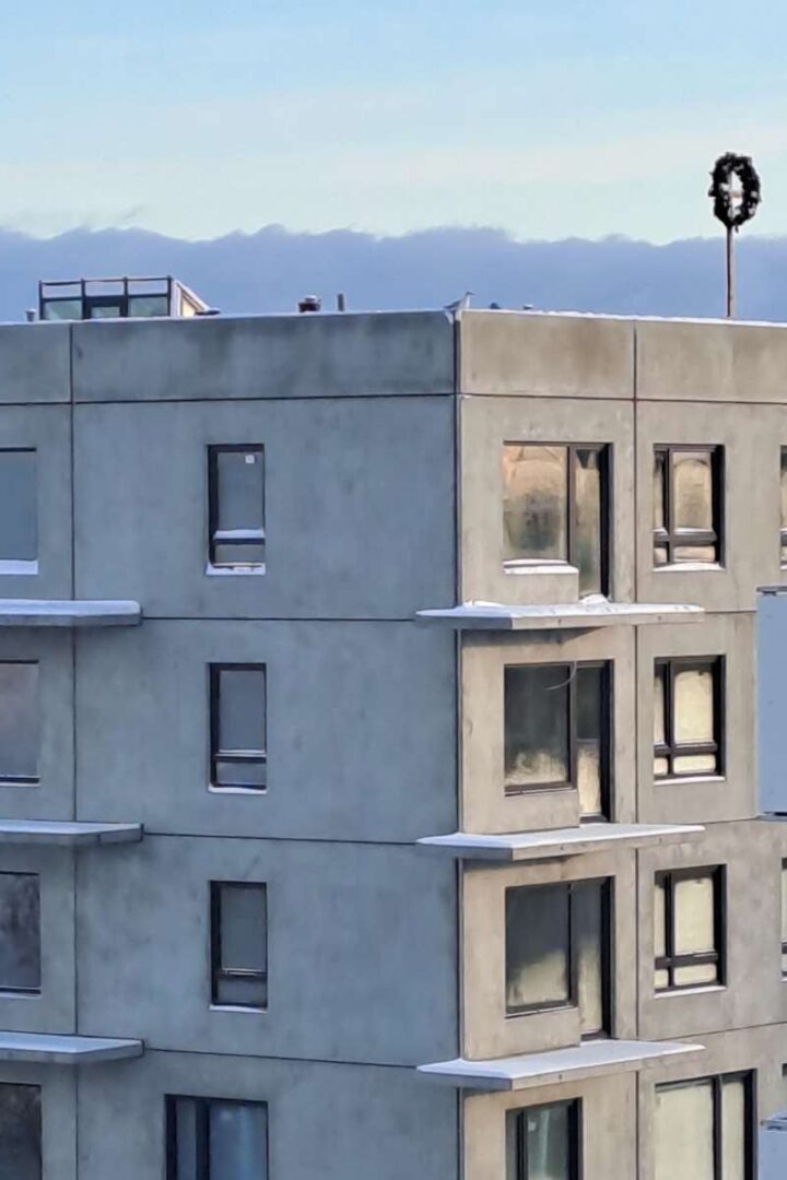 Spāru svētku vainags celts jau uz piektās mājas!